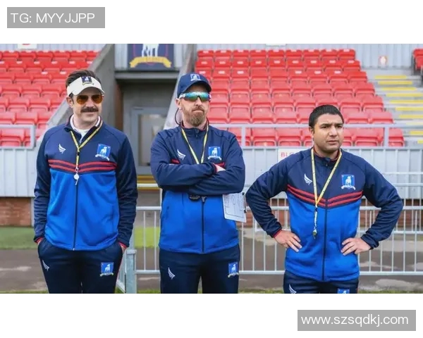 足球明星搞笑打闹合集视频精彩瞬间回顾让你捧腹大笑的足球场趣事