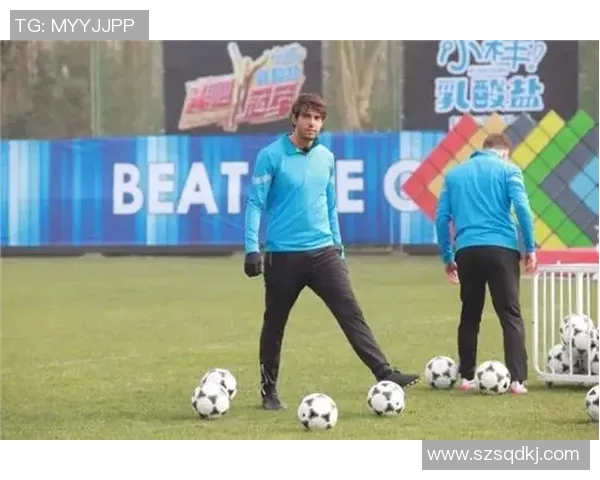 足球明星穿蓝色球鞋的魅力与风格解析