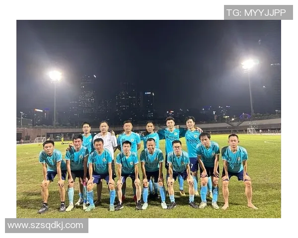 足球明星风采展现精彩瞬间的视觉盛宴与球场激情的完美结合